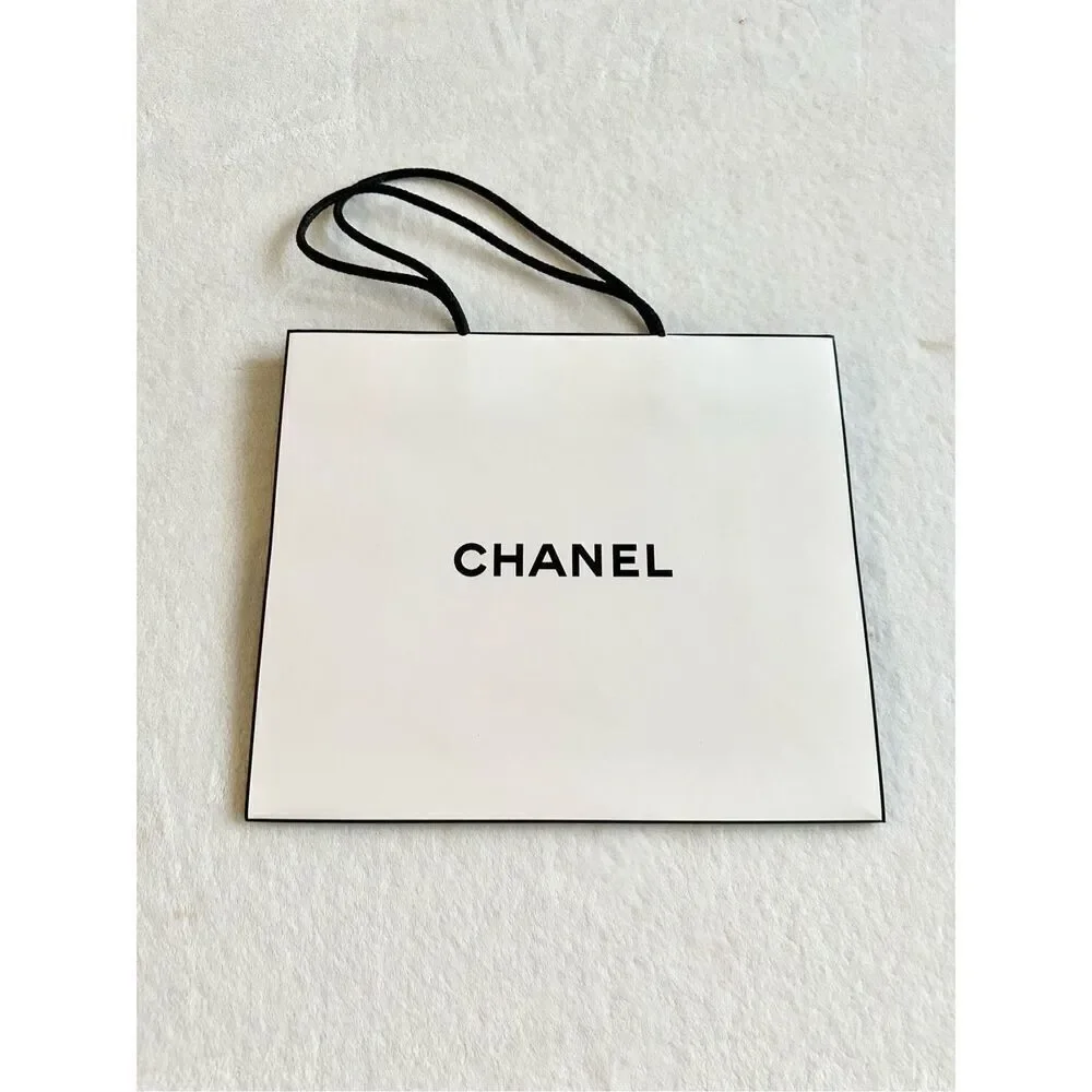 Chanel black-and-white gift bag ￼